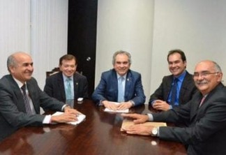 João Henrique se encontra com Raimundo Lira e prefeitos do brejo em Brasília