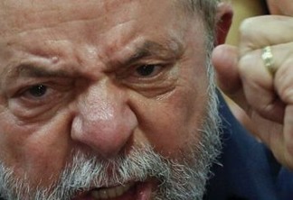 VEJA VÍDEO: Lula é recebido com boneco do Super Moro e irrita petistas
