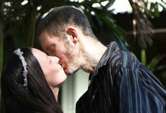 Casal com 6 filhos celebra união dias antes de homem morrer de câncer, na Austrália