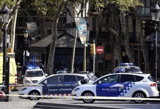 BARCELONA: Três policiais catalães são atropelados em posto de controle próximo ao local do atentado terrorista