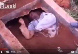 Homem enterrado vivo em São Paulo sai da cova e mulher se choca ao ver a cena no cemitério - VEJA VÍDEO