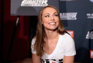 Lutadora de UFC tira a roupa em campanha de revista feminina