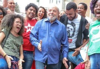 VEJA VÍDEO: Lula deixa o ‘paz e amor’ e vai para ‘sarrada no ar’ e bomba na internet