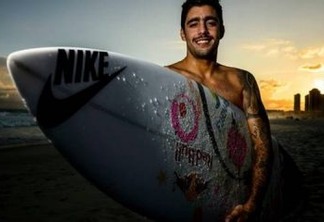 Surfista Pedro Scooby assina com a empresa de Neymar para agenciar carreira