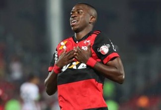 Vinícius Júnior desencanta e marca primeiro gol pelo Flamengo