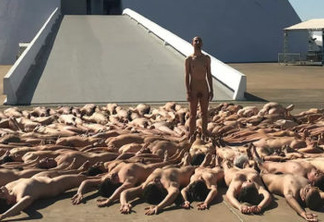 Foto de nudez artística tirada em Brasília é citada no exterior: “País de índios, corruptos e gente que tira a roupa…” - VEJA 7 FOTOS