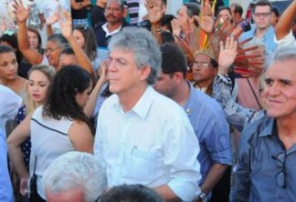 Governador entrega casas e anuncia novas obras em Sousa