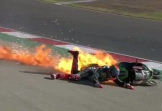 VEJA O VÍDEO: Em acidente impressionante no Mundial de Superbike, moto vira bola de fogo
