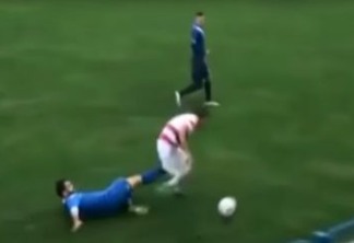 VEJA VÍDEO: jogador de futebol leva chute e perde testículo
