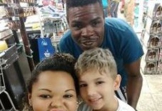 Casal negro é acusado de sequestro por estar com criança branca