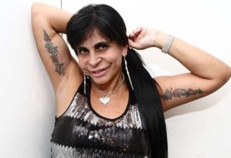 Gretchen chega ao Brasil  para uma  séries de shows: 'SE NÃO FOR PARA CAUSAR, NEM VENHO'