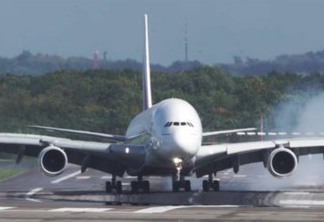 VEJA VÍDEO: Tempestade desestabiliza pouso de maior avião do mundo