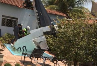 Avião cai em piscina de casa e mata três pessoas