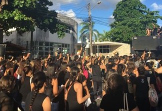 Protesto de enfermeiros em João Pessoa pede 'salvação do SUS' e fim de restrição