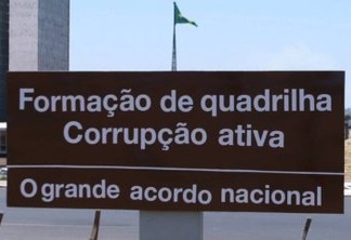 Protesto contra corrupção em Brasília adultera placa no planalto central