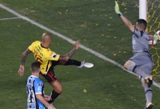 "Era o que dava pra fazer", diz Grohe após defesa impossível no jogo do Grêmio