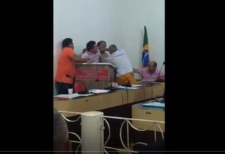 Presidente da Câmara de Cachoeira dos Índios agride suplente de vereador que participava de sessão especial
