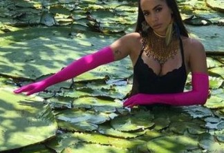 Anitta divulga imagens da gravação do clipe com DJ Alesso na Amazônia