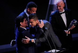 "Doeu na alma dar o prêmio a Cristiano Ronaldo e não a Messi", diz Maradona