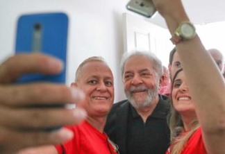 'Quem quiser disputar comigo, que venha para as ruas', diz Lula