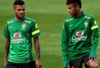 Jornal inglês critica 'arrogância' de Daniel Alves e 'egoísmo e insolência' de Neymar