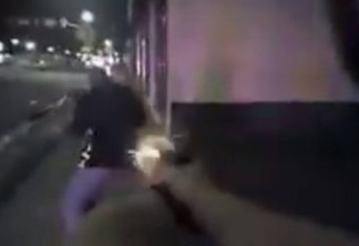 VEJA VÍDEO: Policial mata a tiros ciclista que estava sem lanterna traseira