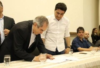 Lira prestigia assinatura de contrato em João Pessoa e confirma ação para liberar mais recursos