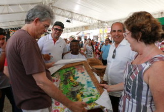 Ricardo autoriza obras de urbanização da orla de Jacumã durante aniversário do Conde