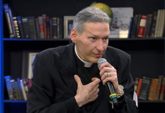 'Achava que era frescura' , diz padre Marcelo Rossi sobre a depressão