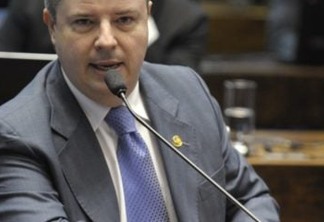Anastasia diz ser favorável à saída do PSDB do governo Temer