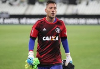 Flamengo confirma fratura na clavícula de Diego Alves