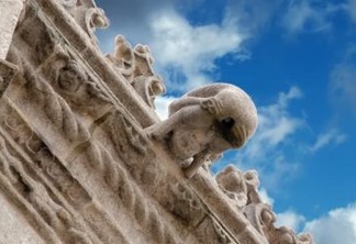 O que estas figuras obscenas fazem adornando catedrais medievais?