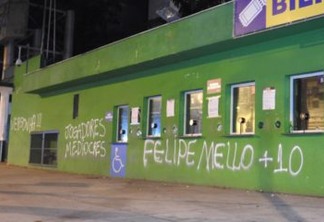 CRISE: Muros da arena do Palmeiras são pichados após derrota