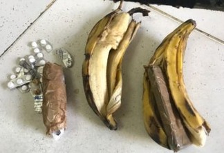 Mulher tenta entrar em presídio com celular e remédios escondidos em bananas