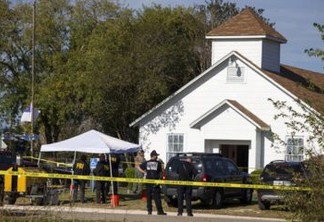 NOVO MASSACRE: Atirador entra em igreja batista nos EUA e mata 26 pessoas com rifle - VEJA VÍDEOS