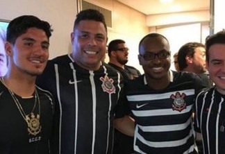 Famosos comemoram vitória do Corinthians no Campeonato Brasileiro