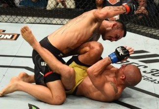 Max Holloway volta a nocautear José Aldo e mantém o cinturão no UFC 218 -VEJA A LUTA COMPLETA