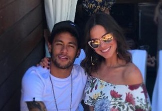 Bruna Marquezine e Neymar postam fotos em jatinho e levam fãs a loucura