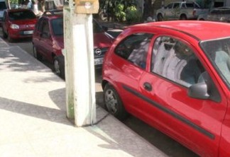 Motorista acorrenta veículo em poste para evitar roubos