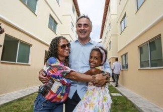 Luciano Cartaxo entrega apartamentos para mais de 300 famílias da capital
