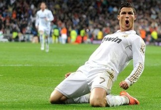 Cristiano Ronaldo treina com o grupo e deve defender o Real no clássico