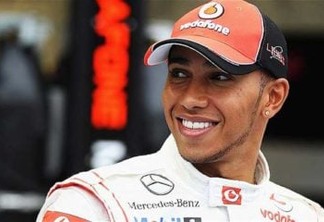 Hamilton larga na pole na etapa de abertura do campeonato de F-1