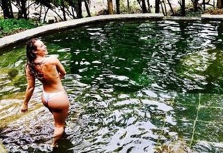 Paolla Oliveira faz topless e posa só de calcinha; VEJA MAIS FOTOS