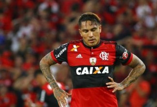 Jornal peruano diz que Guerrero tem ‘horas contadas’ no Flamengo para definir futuro