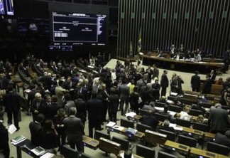 PESQUISA: Quatro em cada dez brasileiros querem anular voto para deputado federal