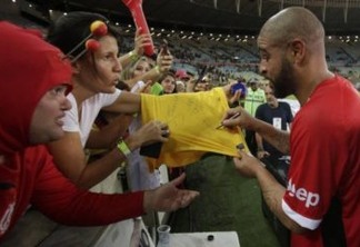 Juan sobre Adriano no Flamengo: ‘Se ele voltar, estaremos de braços abertos para recebê-lo'