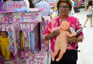 Loja que vendia 'boneca transexual' é fechada