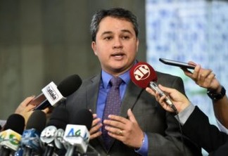 Efraim Filho prega cautela em relação a mudança no comando do TSE para as eleições de outubro