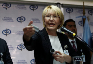 Venezuela's chief prosecutor Luisa Ortega Diaz displays a tear gas canister as she talks to the media during a news conference in Caracas, Venezuela May 24, 2017. REUTERS/Marco Bello