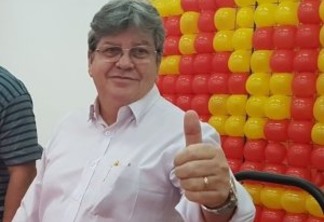 OUÇA: Ricardo garante autonomia a João Azevedo para formar chapa